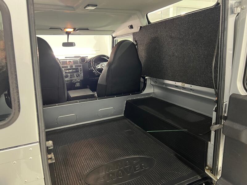 LAND ROVER DEFENDER