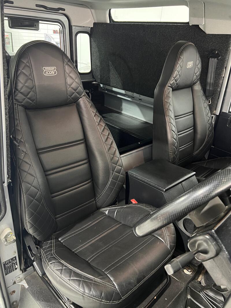 LAND ROVER DEFENDER
