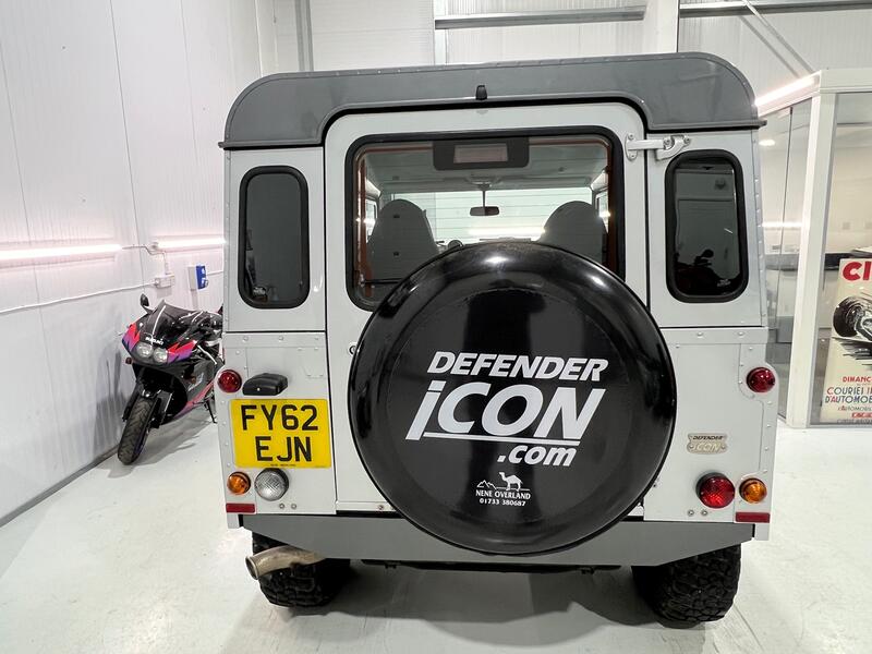 LAND ROVER DEFENDER