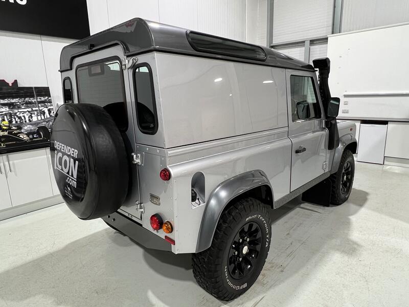 LAND ROVER DEFENDER
