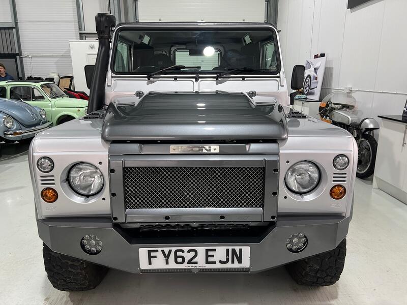 LAND ROVER DEFENDER