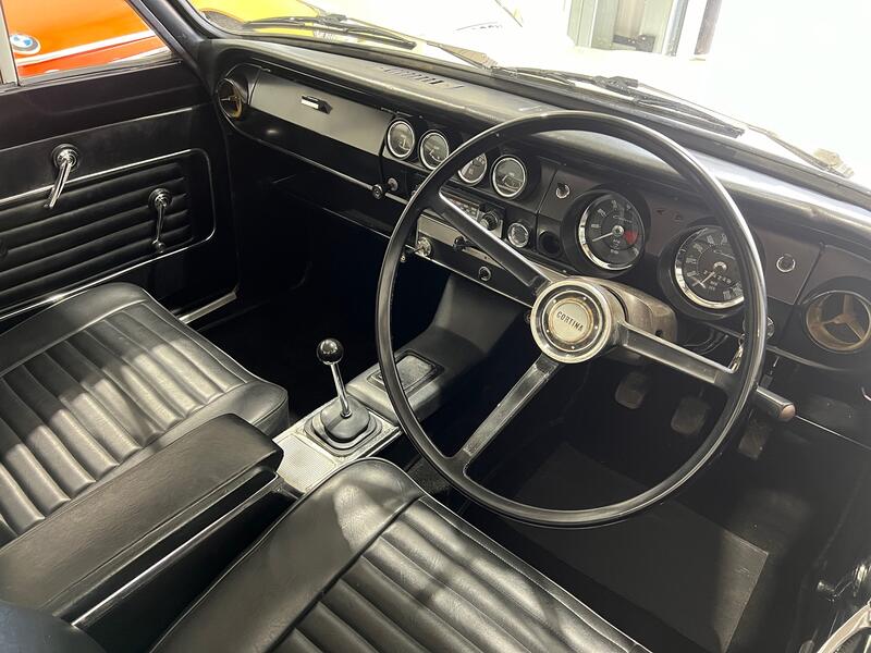 FORD CORTINA
