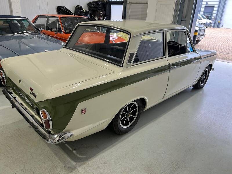 FORD CORTINA