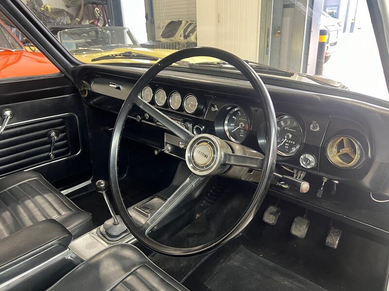 FORD CORTINA