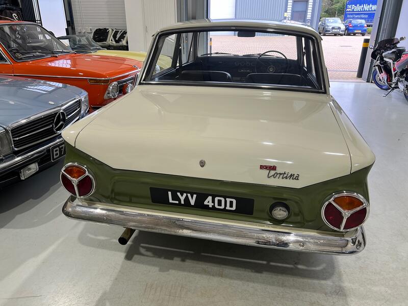 FORD CORTINA