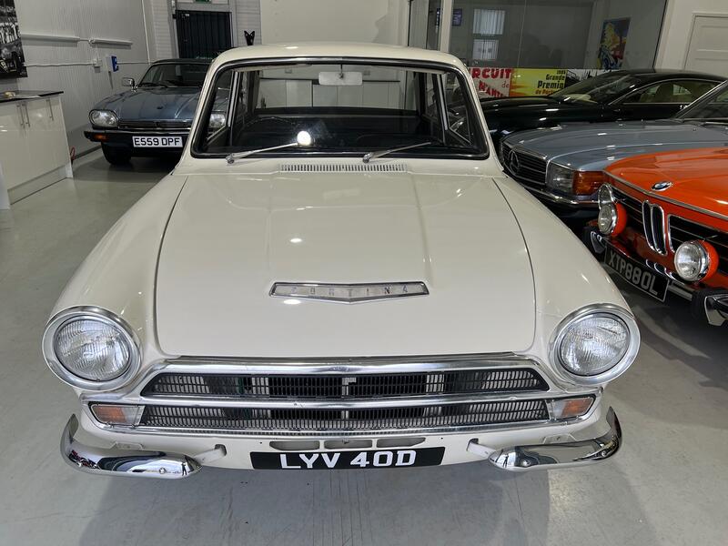 FORD CORTINA