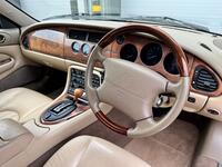JAGUAR XK8