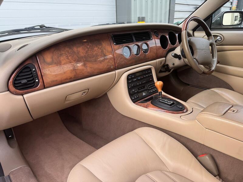 JAGUAR XK8