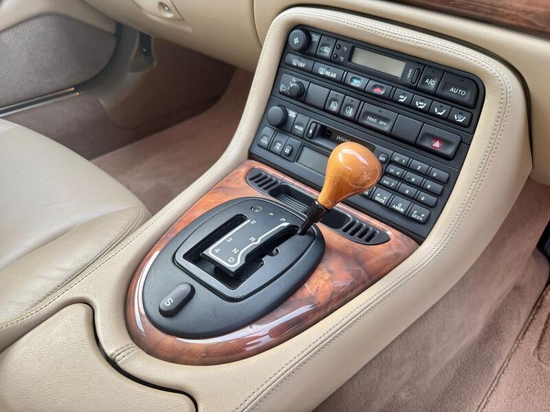 JAGUAR XK8