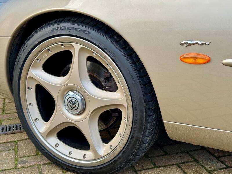 JAGUAR XK8