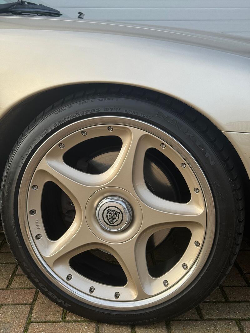 JAGUAR XK8