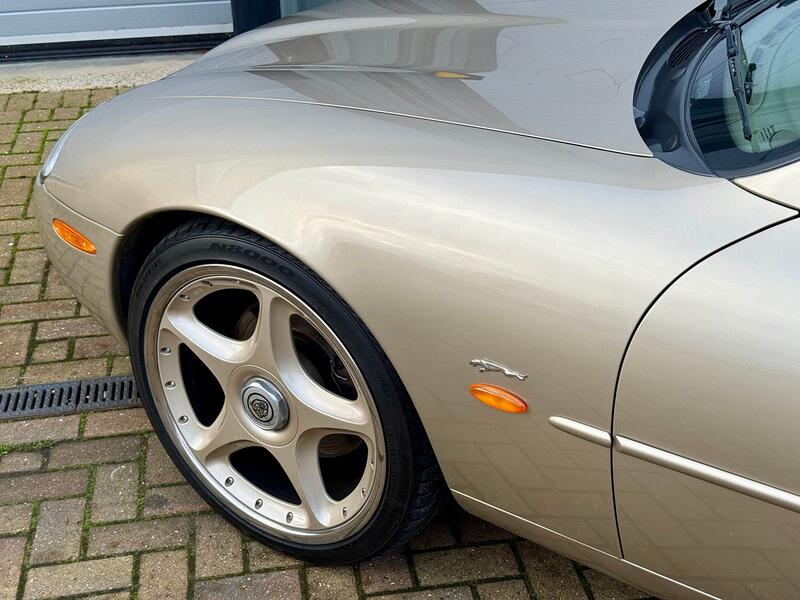 JAGUAR XK8