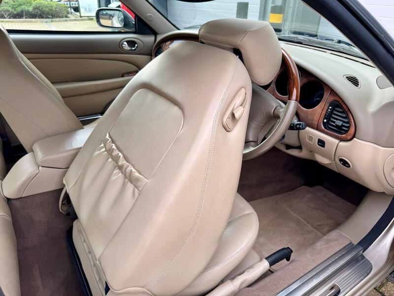 JAGUAR XK8