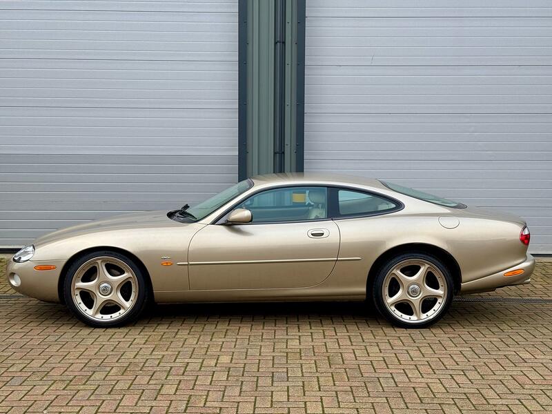 JAGUAR XK8