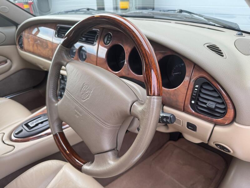 JAGUAR XK8