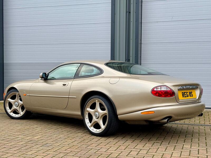JAGUAR XK8