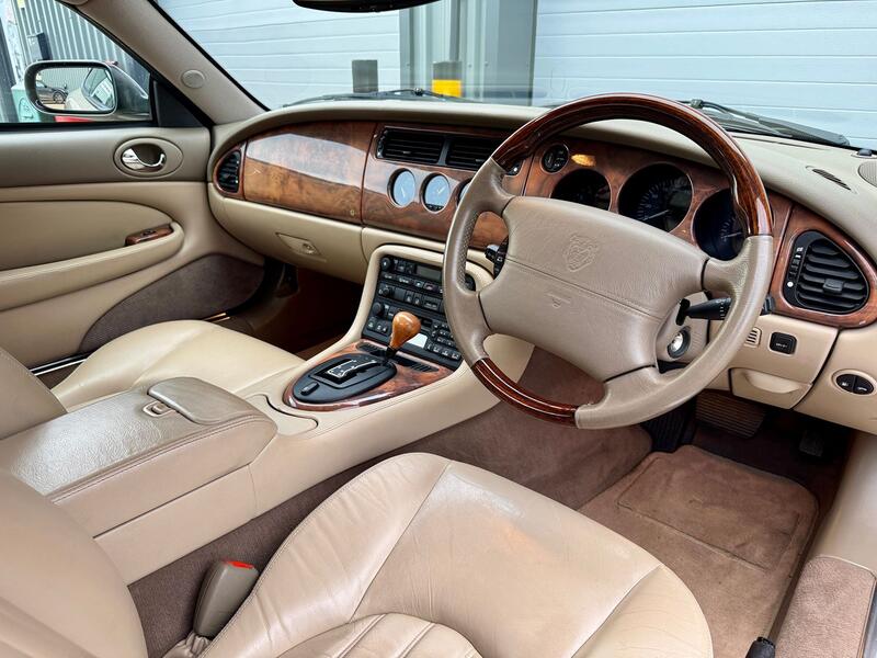 JAGUAR XK8