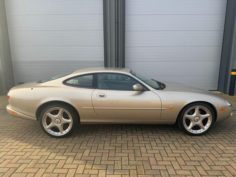 JAGUAR XK8