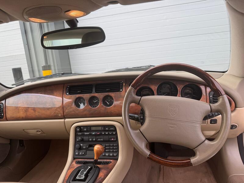 JAGUAR XK8