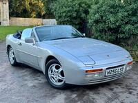 PORSCHE 944