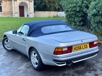 PORSCHE 944