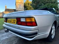 PORSCHE 944