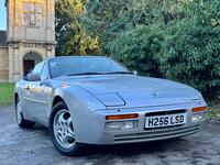 PORSCHE 944