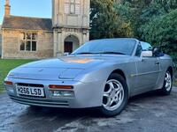 PORSCHE 944