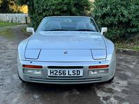 PORSCHE 944