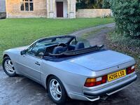 PORSCHE 944