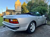 PORSCHE 944