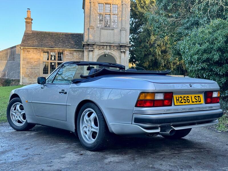 PORSCHE 944