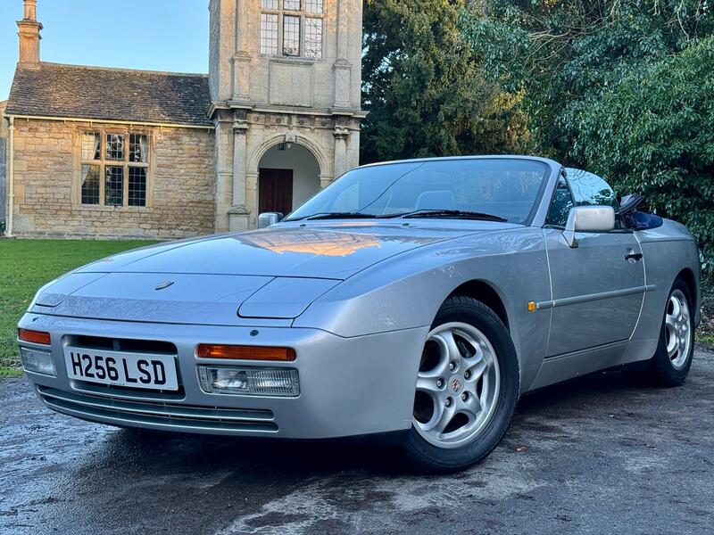 PORSCHE 944