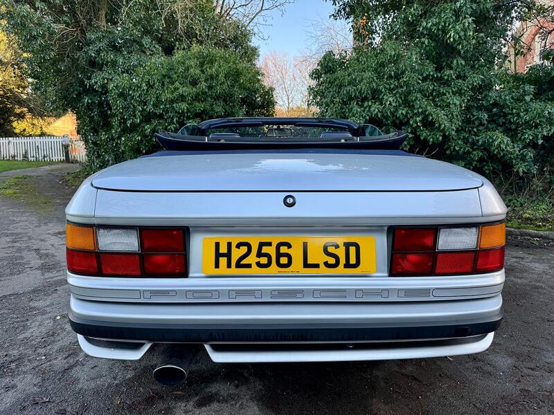 PORSCHE 944