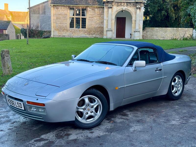 PORSCHE 944
