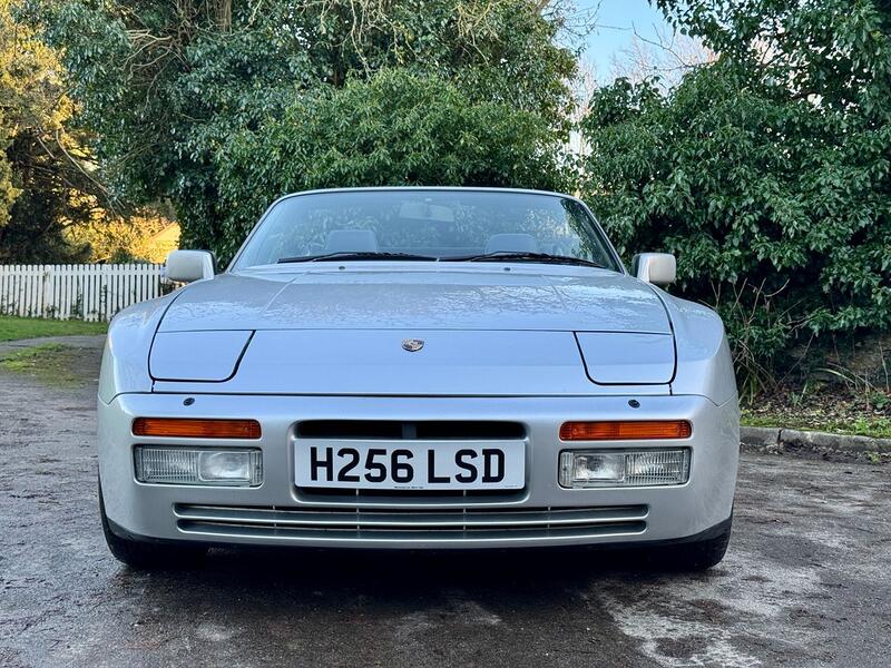 PORSCHE 944
