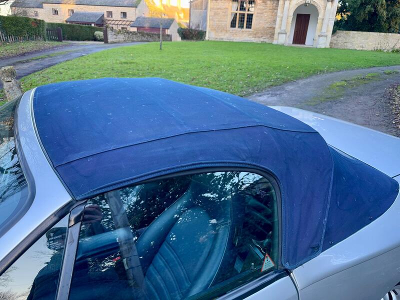 PORSCHE 944