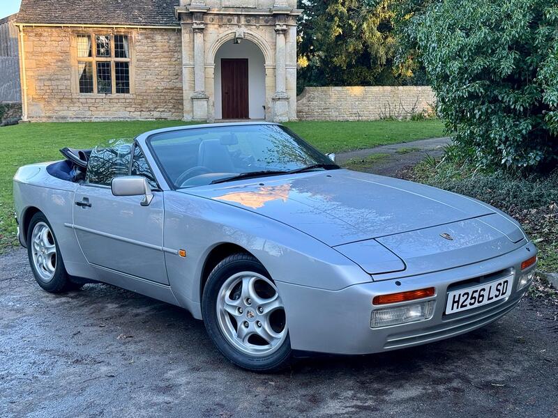 PORSCHE 944
