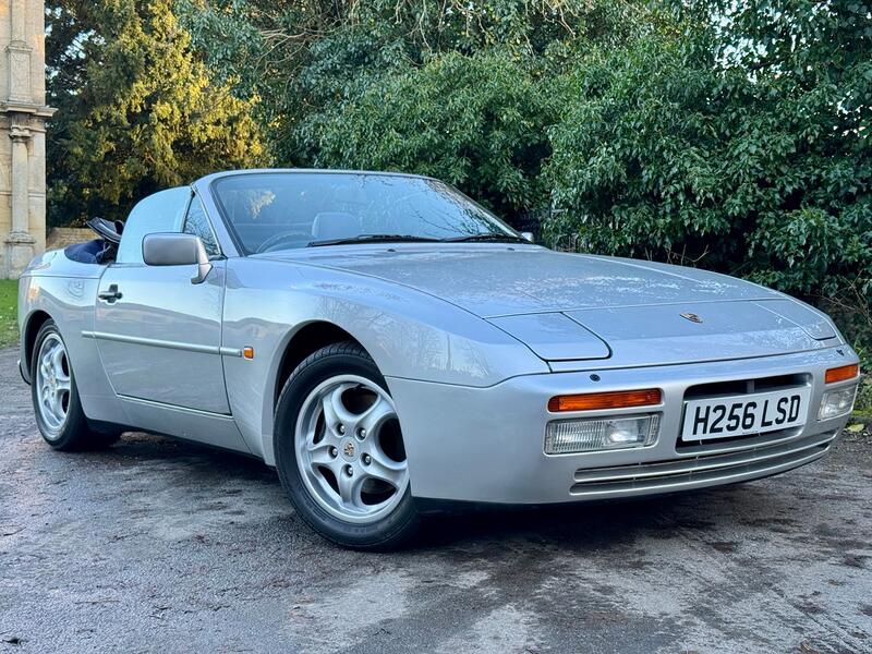 PORSCHE 944