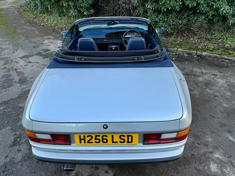 PORSCHE 944