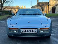 PORSCHE 944