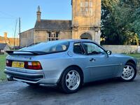 PORSCHE 944