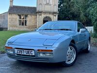 PORSCHE 944