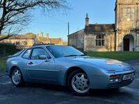 PORSCHE 944
