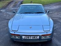 PORSCHE 944