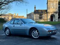PORSCHE 944