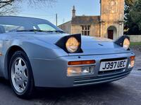 PORSCHE 944