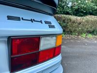 PORSCHE 944