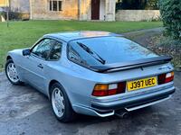 PORSCHE 944