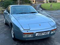 PORSCHE 944